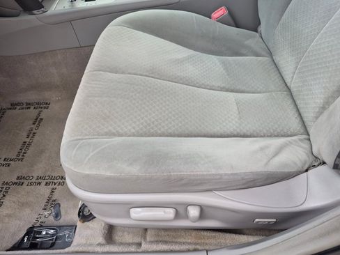 Used 2009 Toyota Camry LE FWD image 10
