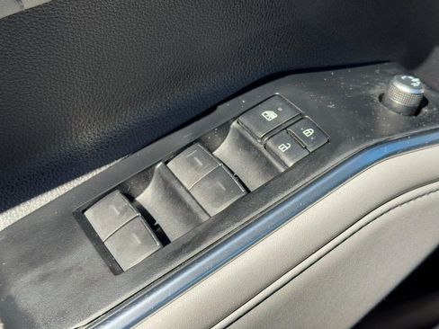 Used 2022 Toyota Highlander Limited image 26