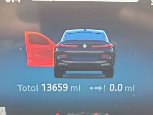 Used 2025 BMW X6 xDrive40i w/ Executive Package image 21