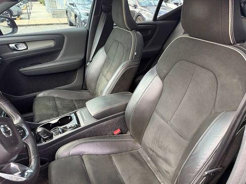 Used 2021 Volvo XC40 T4 R-Design w/ Climate Package FWD image 15