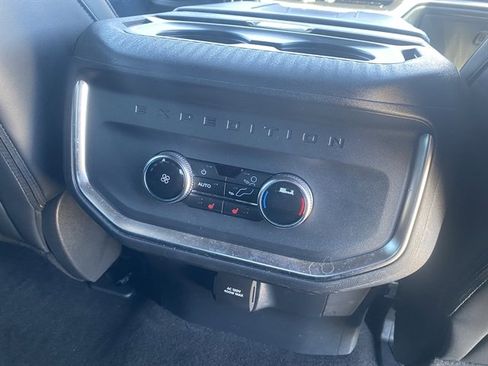Used 2025 Ford Expedition Platinum w/ Stealth Appearance Package image 10
