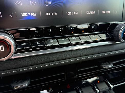 Used 2024 Chevrolet Colorado LT w/ LT Convenience Package III image 21