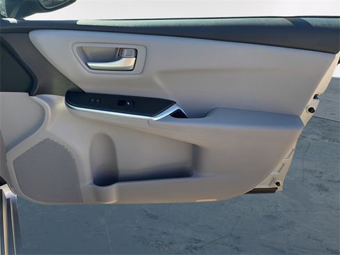 Used 2017 Toyota Camry LE image 13