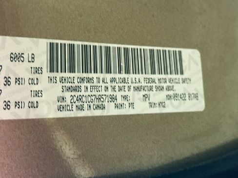 Used 2017 Chrysler Pacifica LX FWD image 31