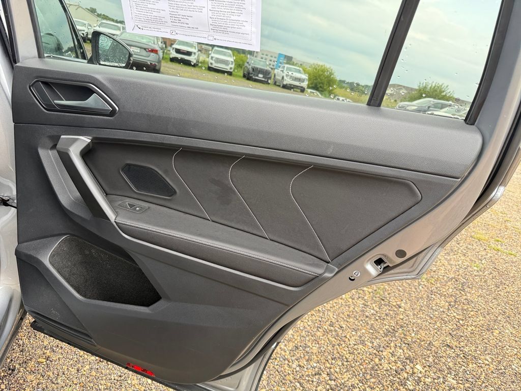 Used 2023 Volkswagen Tiguan SE AWD/4WD image 33
