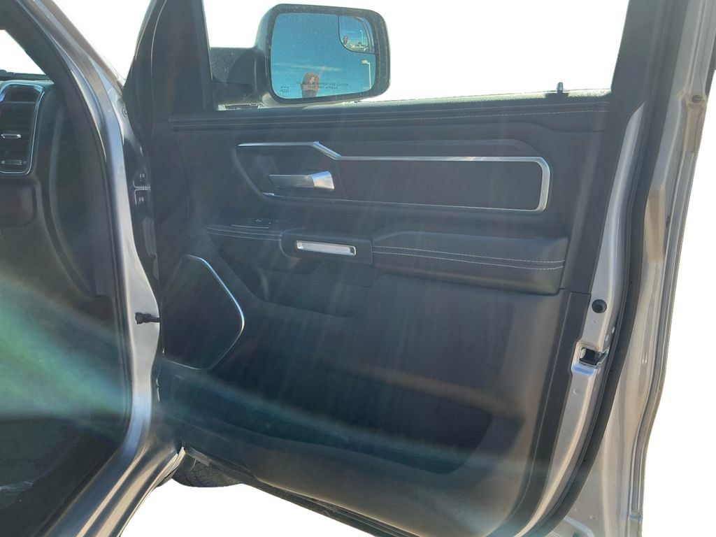 Used 2024 RAM 1500 Laramie AWD/4WD image 18