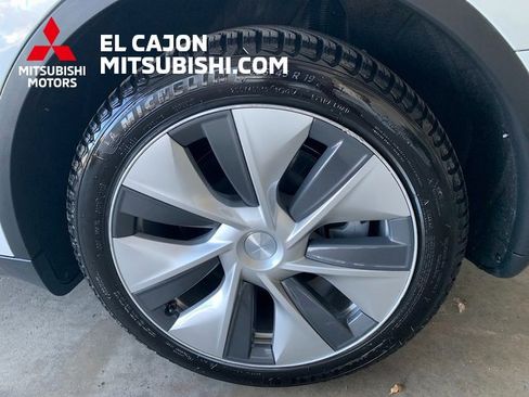 Used 2021 Tesla Model Y Long Range image 9