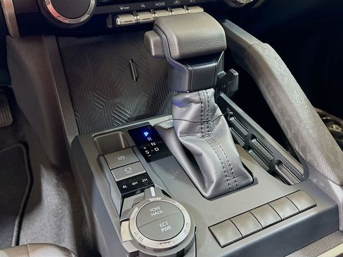 New 2025 Toyota Tacoma SR5 AWD/4WD image 17
