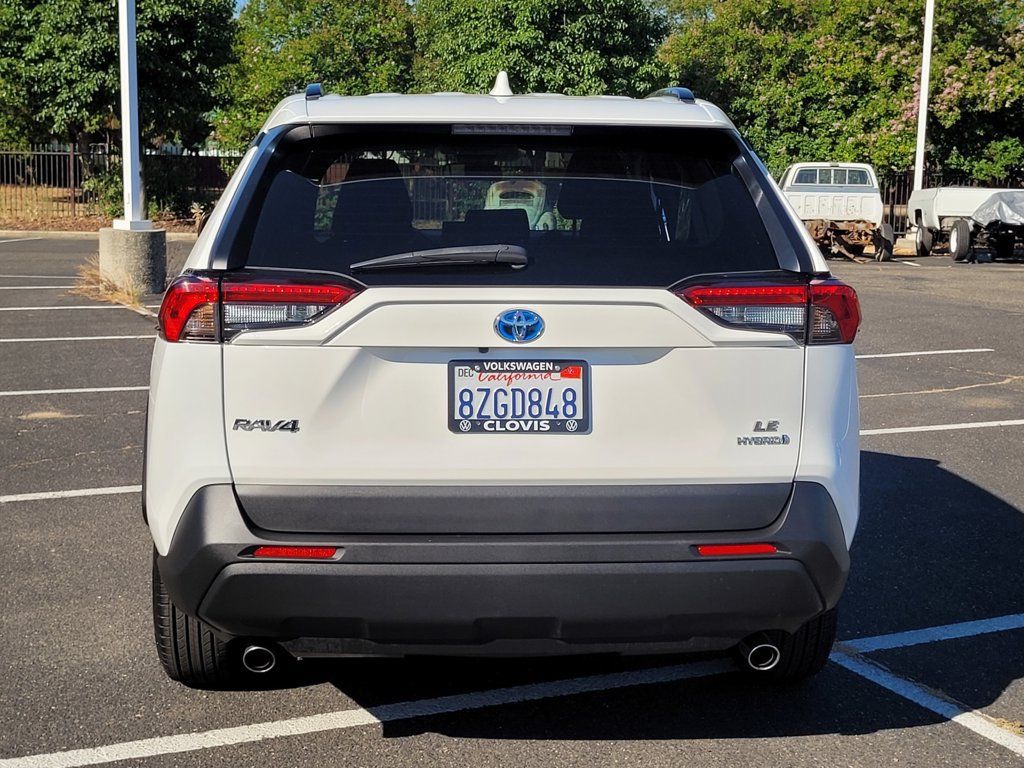 Used 2021 Toyota RAV4 LE AWD/4WD image 7