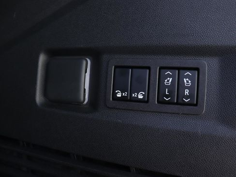 Used 2024 GMC Yukon Denali Ultimate AWD/4WD image 18