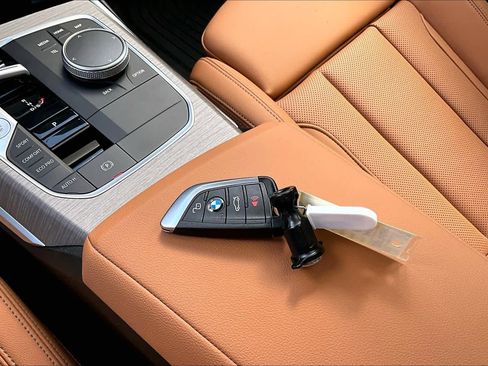 Certified 2025 BMW 330i xDrive Sedan w/ Premium Package image 15