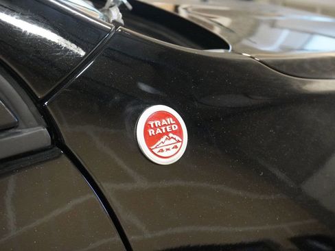 Used 2022 Jeep Cherokee Trailhawk image 6