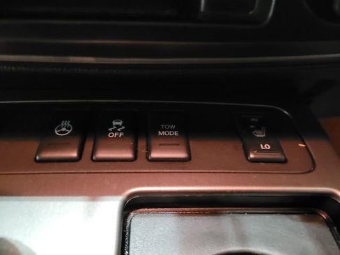 Used 2015 Nissan Armada Platinum image 38