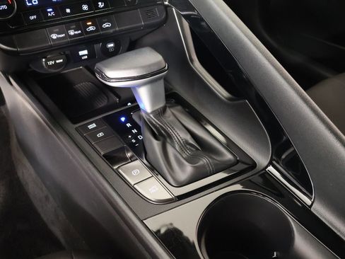 Certified 2025 Hyundai Elantra SEL FWD image 8