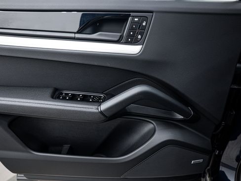 Certified 2025 Porsche Cayenne image 18