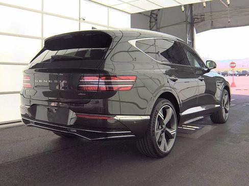 Used 2025 Genesis GV80 2.5T Prestige AWD/4WD image 2
