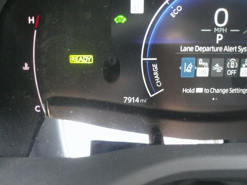 Used 2025 Toyota Camry SE w/ Convenience Package image 27