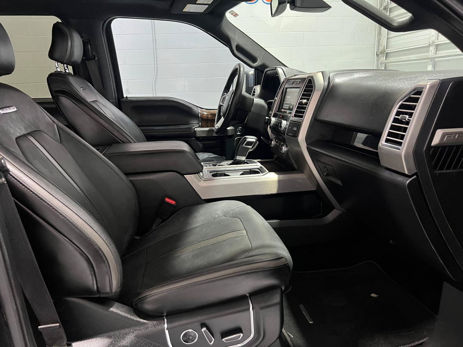 Used 2015 Ford F150 Platinum w/ Equipment Group 701A Luxury AWD/4WD image 15