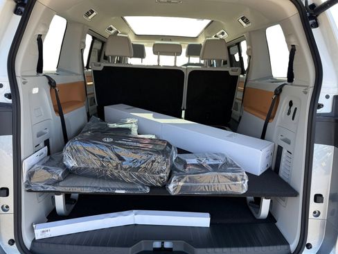 New 2025 Volkswagen ID. Buzz 1st Edition image 17