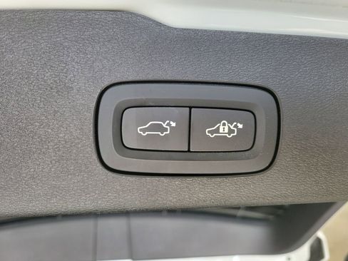 Used 2025 Volvo V60 B5 Cross Country Plus AWD/4WD image 11