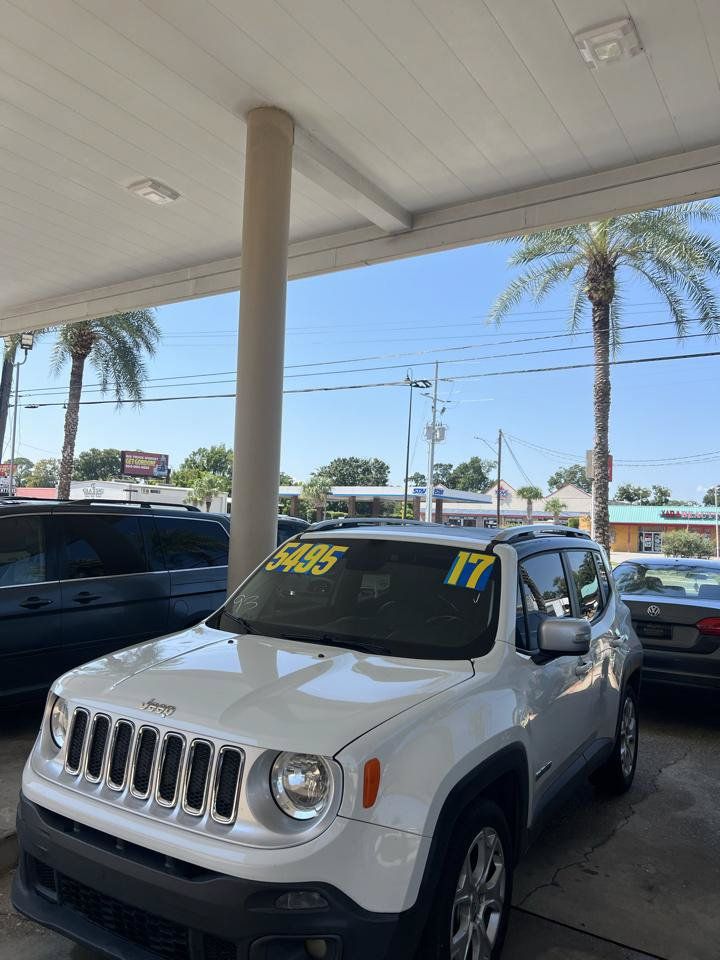 Used 2017 Jeep Renegade Limited FWD image 2