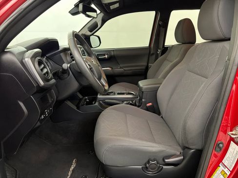 Used 2019 Toyota Tacoma TRD Sport image 10