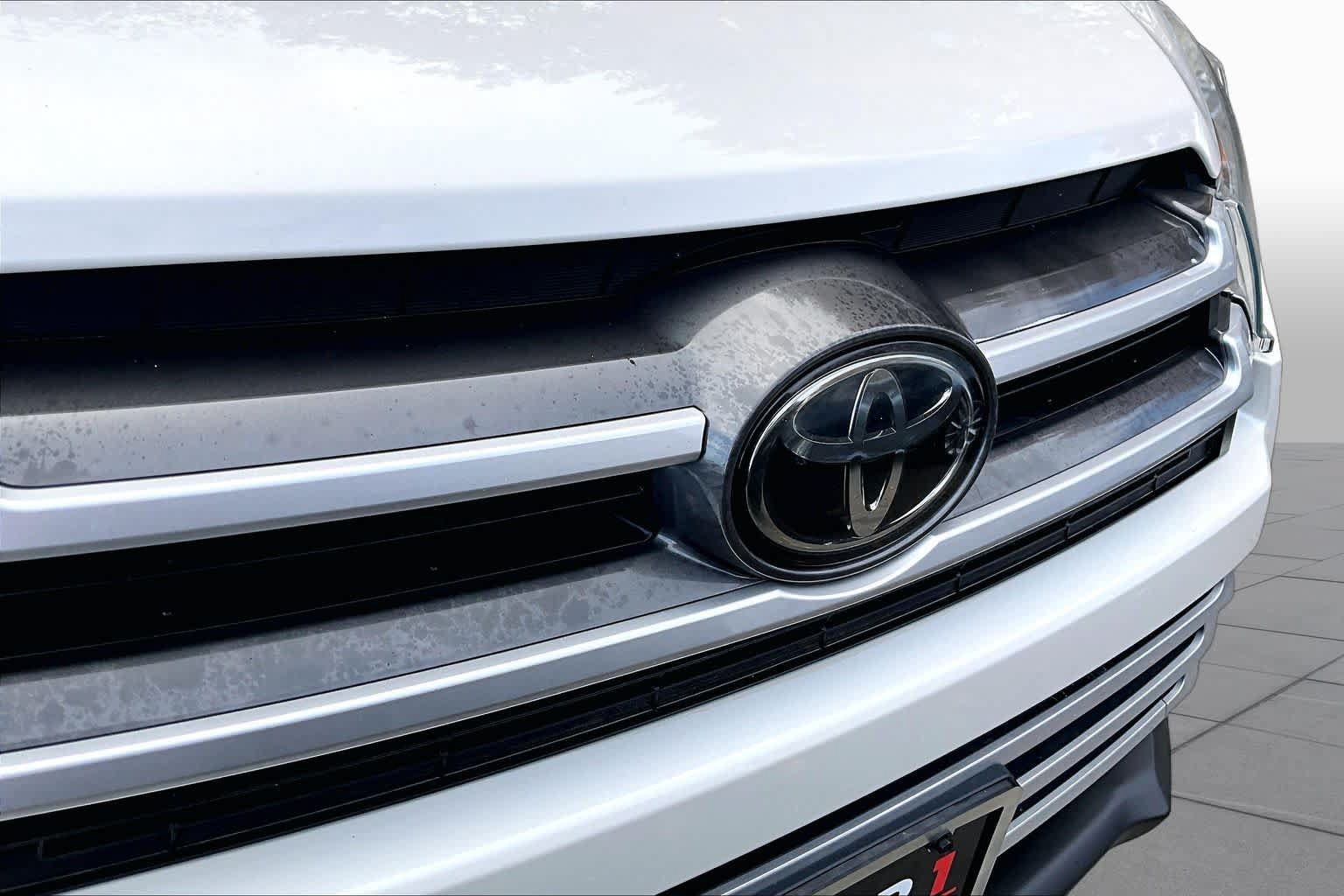 Certified 2019 Toyota Highlander XLE AWD/4WD image 28