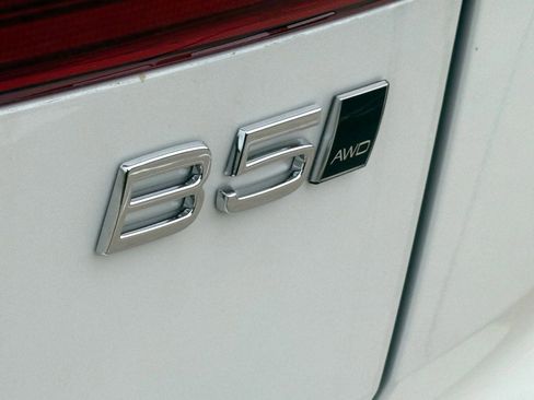 New 2026 Volvo XC60 B5 Plus w/ Protection Package Premier AWD/4WD image 8