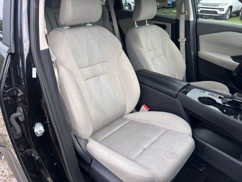 Used 2025 Nissan Rogue SV FWD image 38