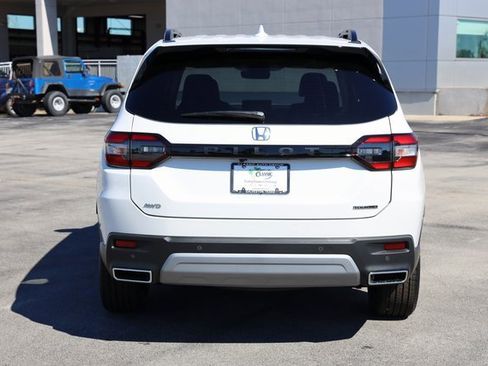 New 2025 Honda Pilot Touring image 7