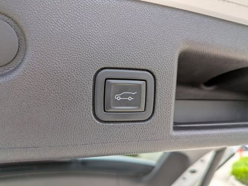 Used 2023 Chevrolet Equinox LT image 17