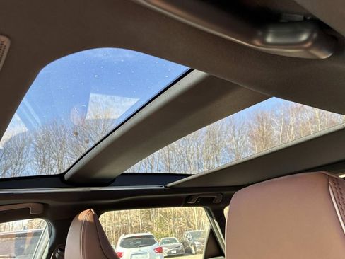 Used 2025 Toyota Crown Signia w/ Advanced Technology Package image 25