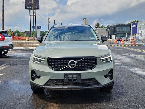 Used 2023 Volvo XC40 B5 Plus w/ Protection Package Premier AWD/4WD image 2