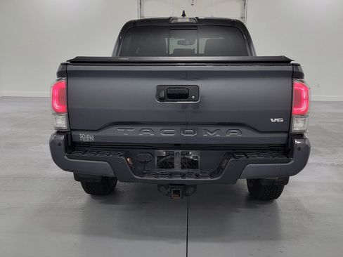 Used 2020 Toyota Tacoma TRD Sport w/ Technology Package AWD/4WD image 8