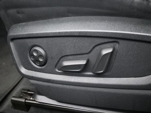 Used 2025 Audi Q5 2.0T Premium image 12