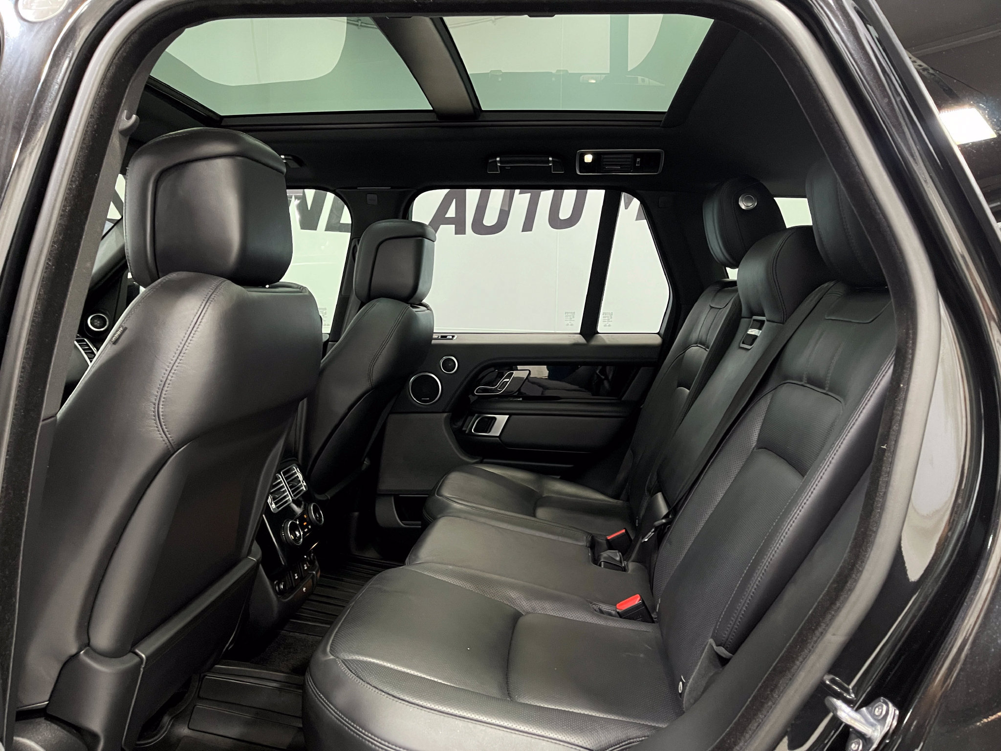 Used 2019 Land Rover Range Rover Supercharged AWD/4WD image 29