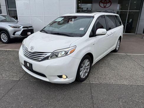 Used 2017 Toyota Sienna Limited Premium AWD/4WD image 2