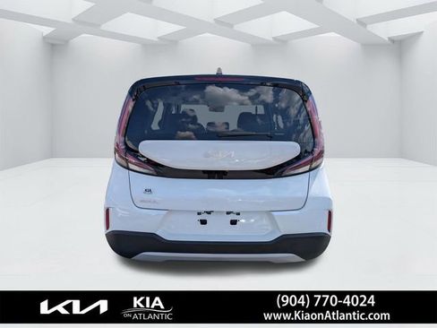 Used 2025 Kia Soul LX w/ LX Technology Package FWD image 4