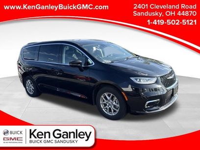 Used 2023 Chrysler Pacifica Touring-L