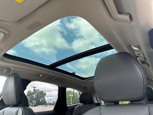 Certified 2023 Volvo XC60 B5 Ultimate w/ Climate Package AWD/4WD image 19