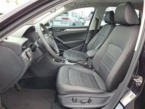 Used 2022 Volkswagen Passat 2.0T SE image 16