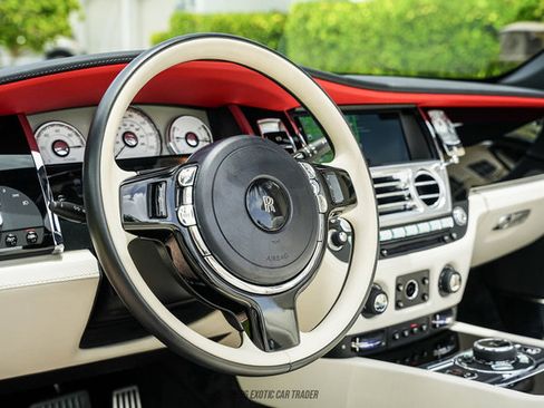 Used 2019 Rolls-Royce Dawn RWD image 42