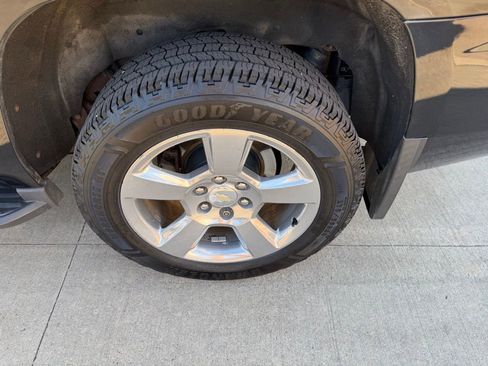 Used 2018 Chevrolet Tahoe LS w/ All-Season Package AWD/4WD image 9