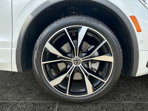 Used 2022 Volkswagen Tiguan SEL R-Line image 9