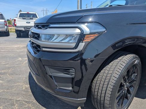 Certified 2024 Ford Expedition XLT RWD image 5