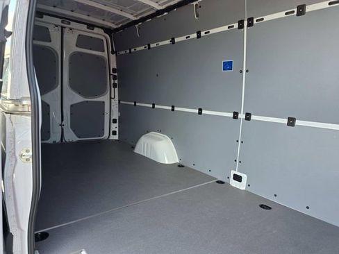 Used 2024 Mercedes-Benz Sprinter 2500 image 5