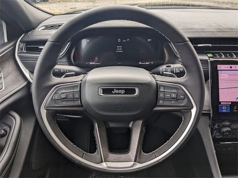 New 2025 Jeep Grand Cherokee Limited image 16