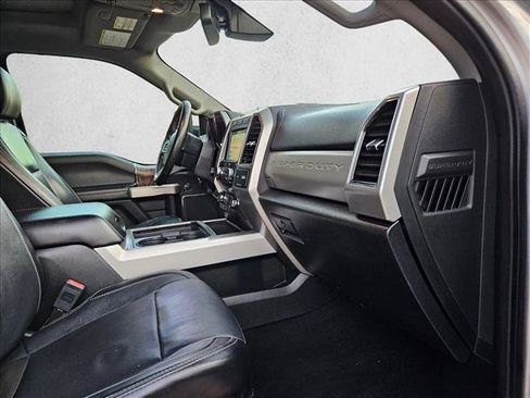 Used 2019 Ford F250 Lariat w/ Lariat Ultimate Package AWD/4WD image 17