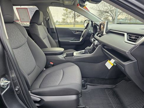 Used 2025 Toyota RAV4 XLE image 10