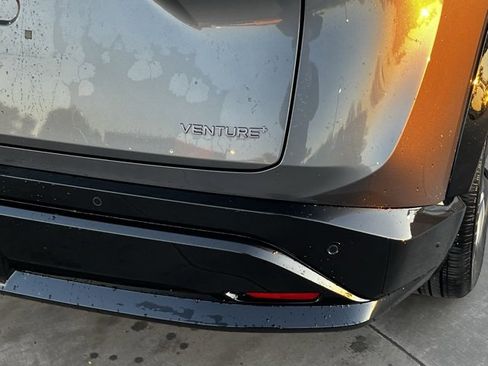 Used 2024 Nissan Ariya FWD image 8